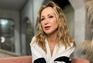 Glamorous woman with shoulder length waves