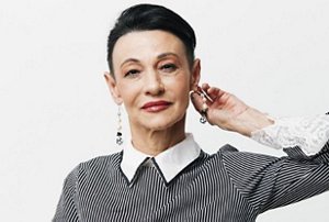 Elegant older woman with a tapered crop