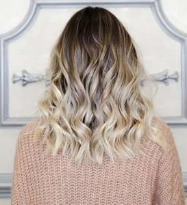 Woman with bronde balayage hair
