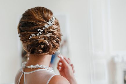 The Ultimate Hairstyle Guide For Good Wedding Guest Etiquette