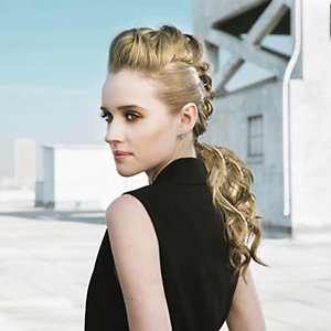 john-frieda-our-story-look-gallery-post-header-intro