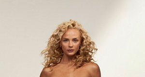 133662_JF_2026_New_Website_ProductCollectionPage_StillImages_CURLS_Desktop_1920x10180px_model_Sophie