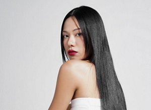 Young woman with a hime haircut with long, straightened black hair