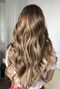 Woman with wavy honey bronde hair