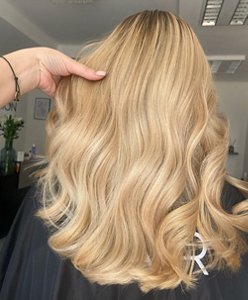 Woman with long honey blonde sombré hair