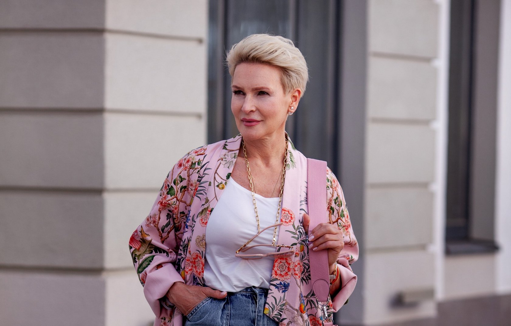 Chic Hairstyles for Women Over 60: Timeless Elegance & Style Tips