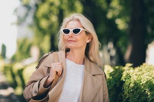 Older woman with a voluminous lob haircut