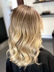 Woman with golden caramel sombré with honey highlights