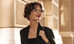 Woman with textured, curly fringe