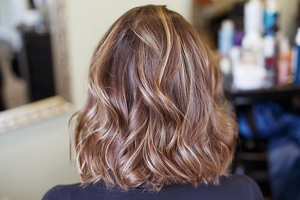 Woman-with-medium-length-bronde-hair