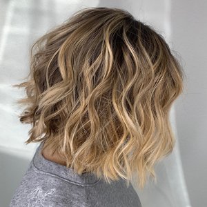 Woman over 40 with a tousled, highlighted bob haircut with caramel balayage