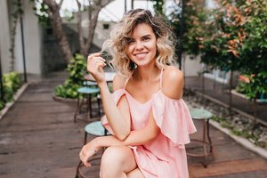 Pretty blonde lady with mid-length cut with textured, bouncy waves 