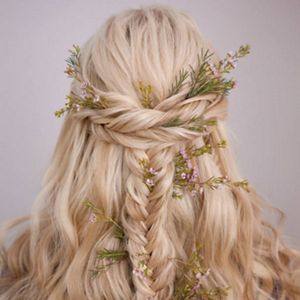 Exquisite Wedding Hairstyles With Hair Down ❤ See more:  http://www.weddingforward.com/wedding-hairstyles-down/ #weddings #Hai… |  Gelin saç modelleri, Saç, Doğal saç