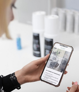 Kao Pro Shop open on a smartphone, held in the hand of a stylist