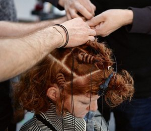 13.3_KMS-HAIR_CREATIVE_SESSIONS_hairdressing-courses_wavy-hair