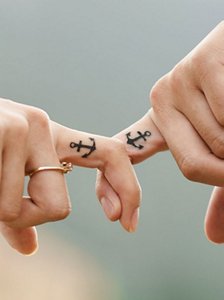 KMS-HAIR_style_magazine_tiny-tattoo_anchor