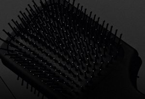 Black VARIS brush in front of a dark background